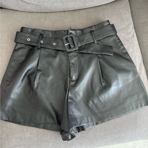 Black faux leather shorts with belt #fauxleather #summer